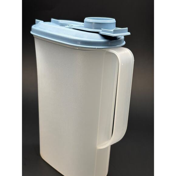 Vintage Tupperware - 2 Quart Slim Line Pitcher, Fits in Door, Blue Lid - Picture 8 of 13